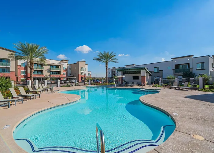 Spot Near Westagate With Balcony Pool Gym Parking Wd Apartment Glendale