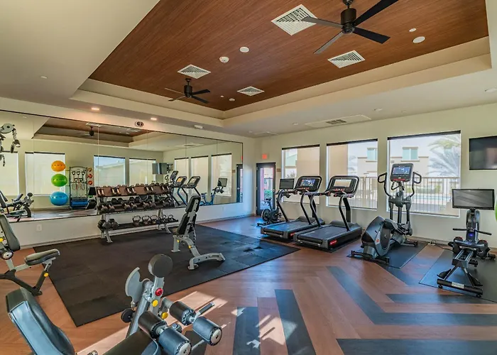 Spot Near Westagate With Balcony Pool Gym Parking Wd * Glendale
