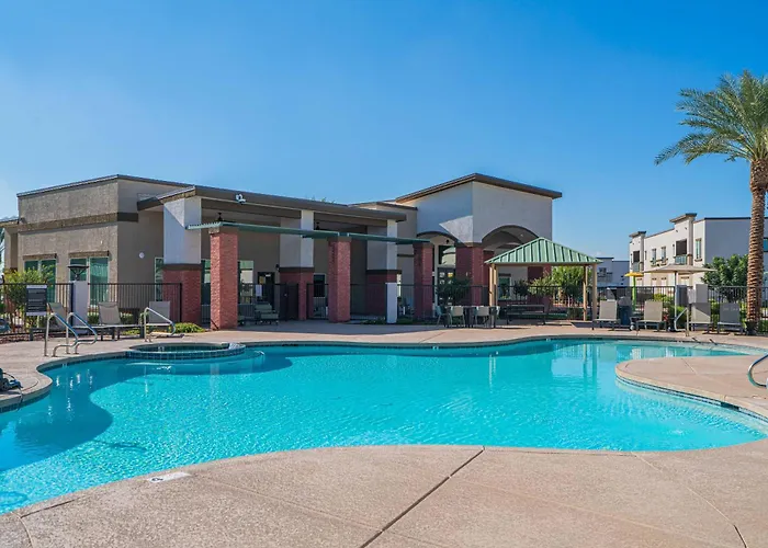 Spot Near Westagate With Balcony Pool Gym Parking Wd Glendale