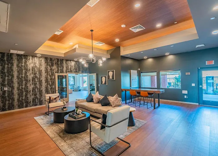 Apartment Spot Near Westagate With Balcony Pool Gym Parking Wd Glendale