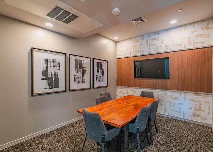 Apartment Spot Near Westagate With Balcony Pool Gym Parking Wd Glendale