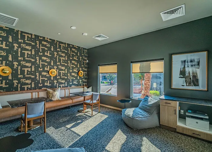 Spot Near Westagate With Balcony Pool Gym Parking Wd Glendale