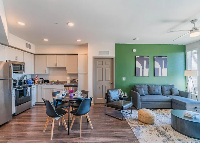 Spot Near Westagate With Balcony Pool Gym Parking Wd Apartment Glendale