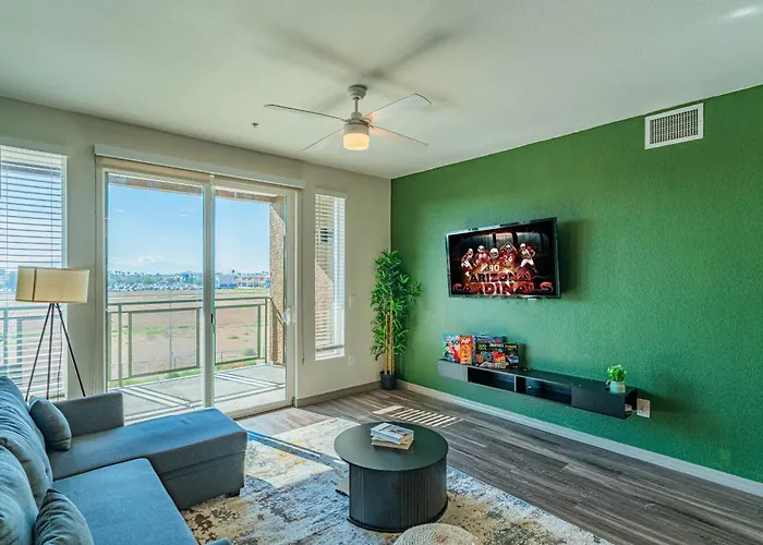 Spot Near Westagate With Balcony Pool Gym Parking Wd *