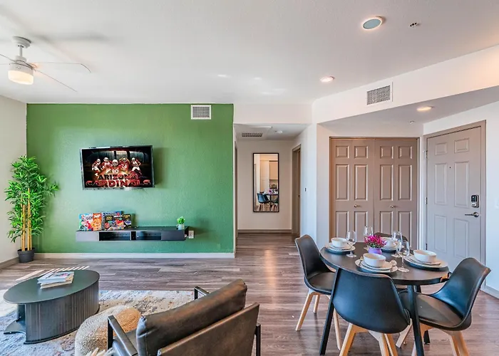 Spot Near Westagate With Balcony Pool Gym Parking Wd Apartment Glendale