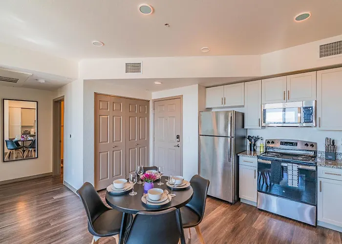 Spot Near Westagate With Balcony Pool Gym Parking Wd *