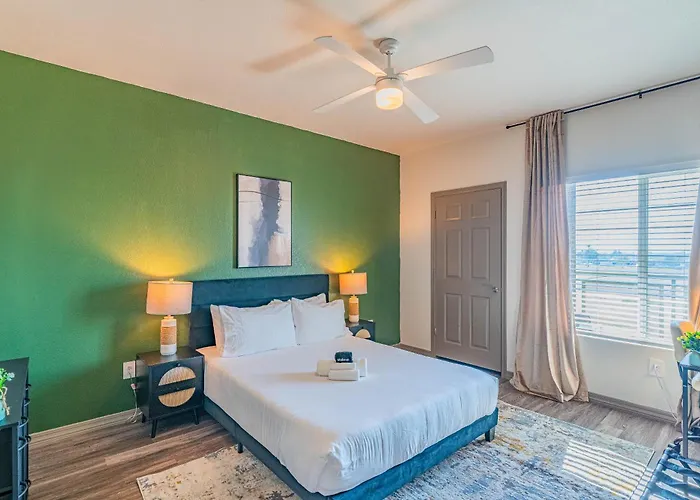 Spot Near Westagate With Balcony Pool Gym Parking Wd