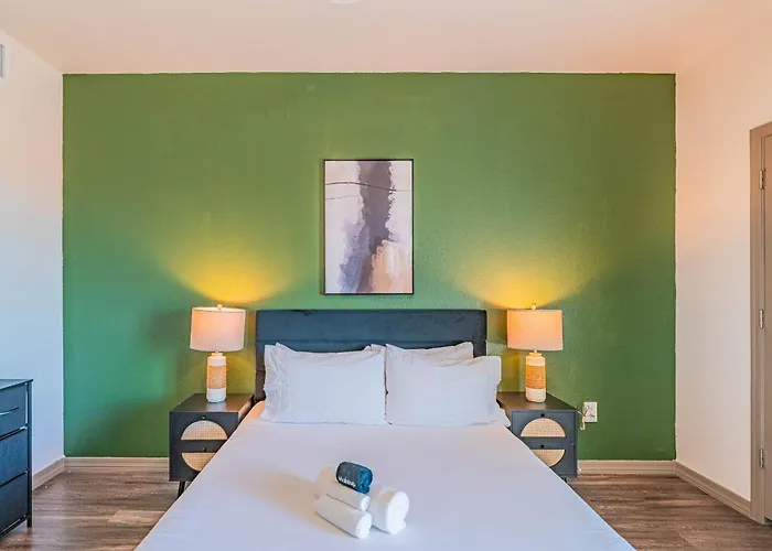 Spot Near Westagate With Balcony Pool Gym Parking Wd Apartment *