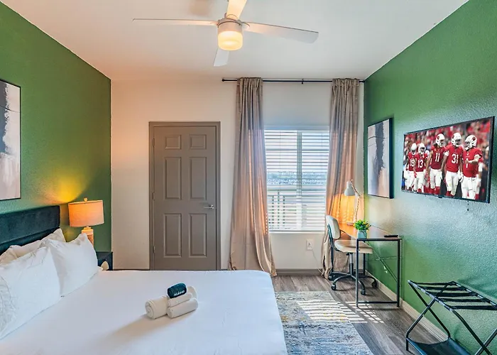 Apartment Spot Near Westagate With Balcony Pool Gym Parking Wd *