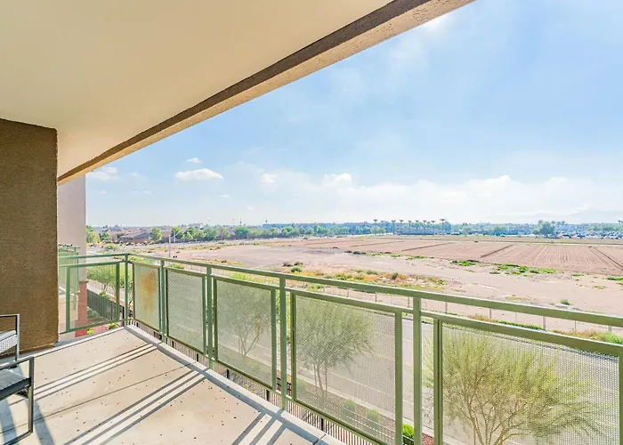 Spot Near Westagate With Balcony Pool Gym Parking Wd Apartment Glendale