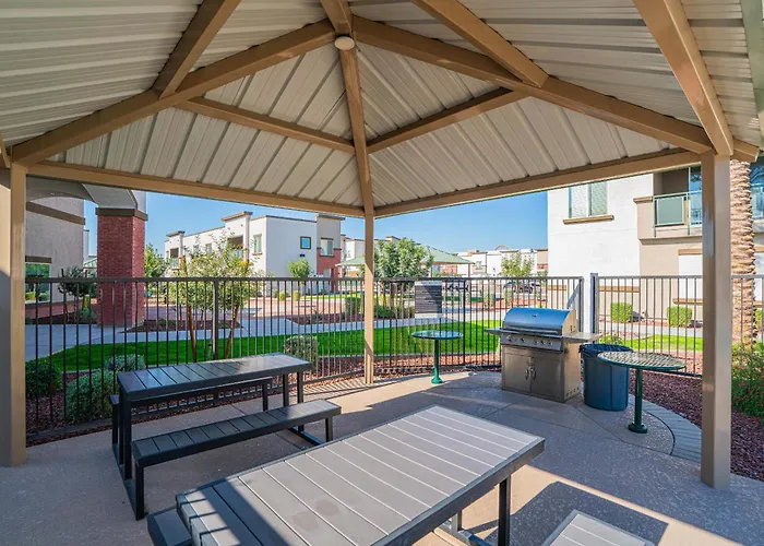 Spot Near Westagate With Balcony Pool Gym Parking Wd * Glendale
