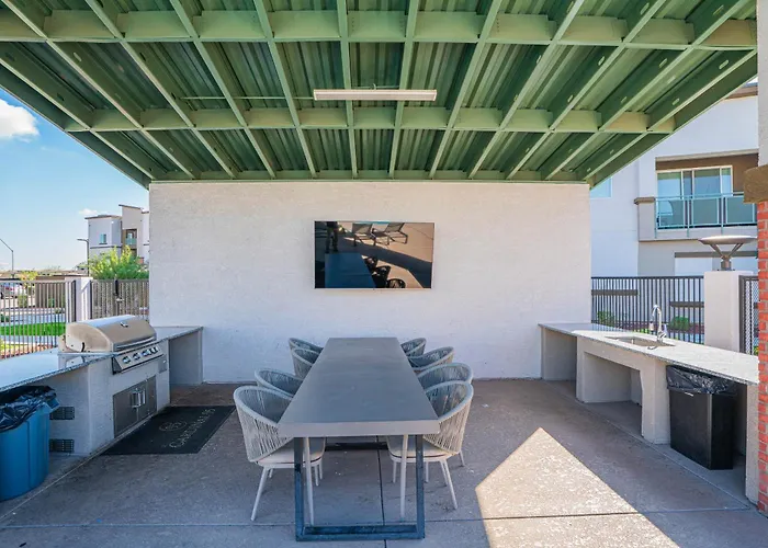Apartment Spot Near Westagate With Balcony Pool Gym Parking Wd *